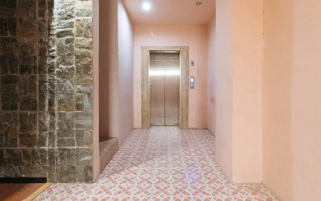 RedDoorz Plus @ Canley Residential