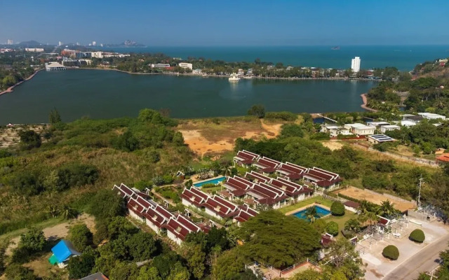 Thirty Degrees in February, Khao Tao, Hua Hin