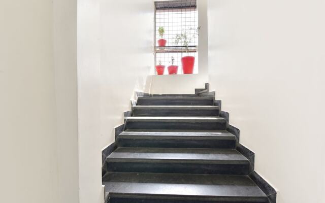 OYO 2229 Hotel Golden Wings