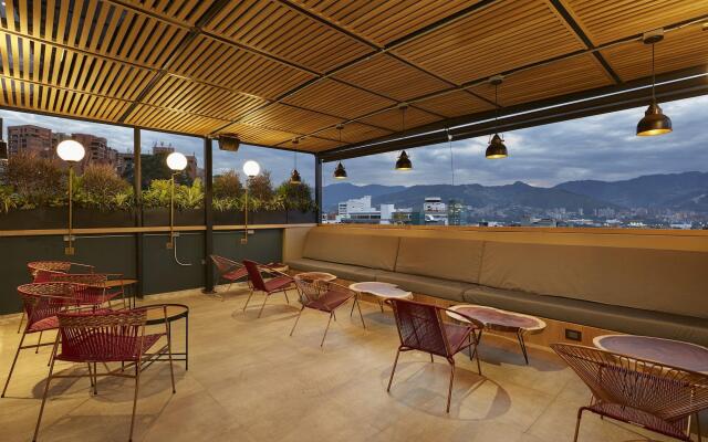 14 Urban Hotel
