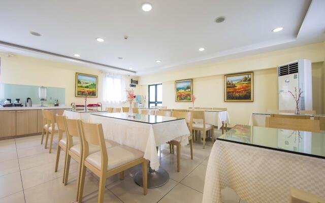 Hanting Express Shanghai South Railway Station Luoxiang Road Branch