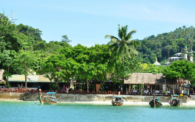 Phi Phi October House