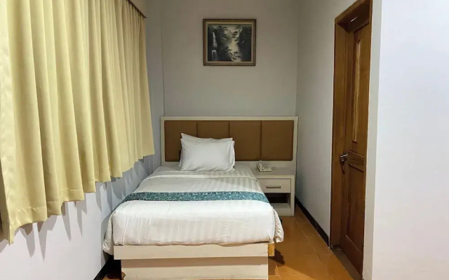 Front One HK Resort Semarang