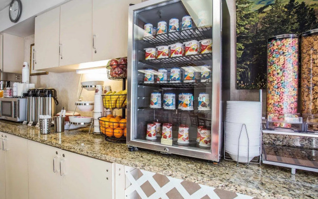 Econo Lodge Denver International Airport