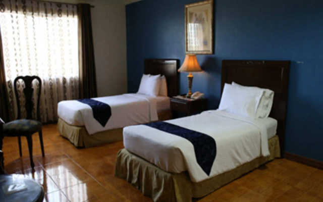 Crown Royale Hotel