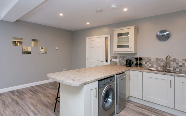 University Road Apartments