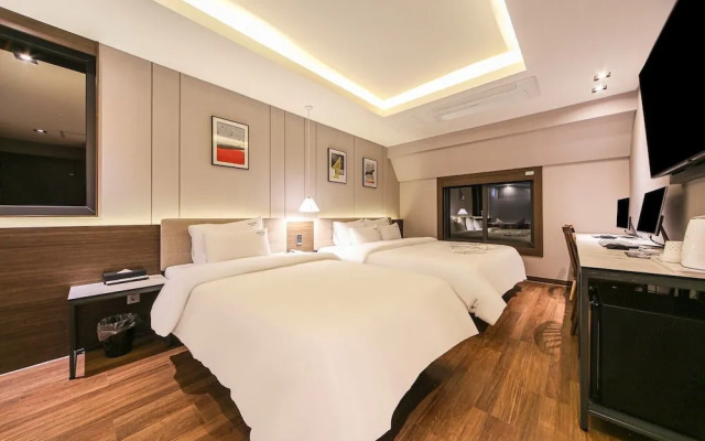 Hotel Button