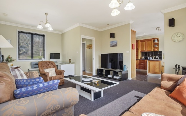Manfield City Waterfront View Cottage – Guest Rooms – Rosny