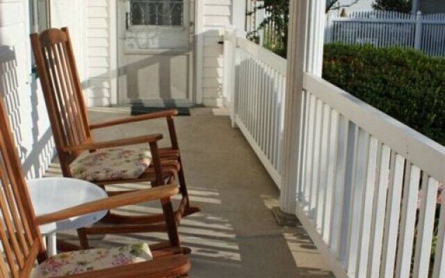 The Alexander Benjamin House Country Lodging