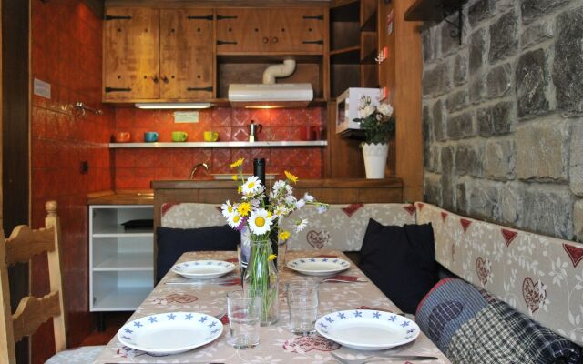 Cervino Valley House Rododendro