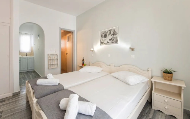 Tarsa Studios & Apartments