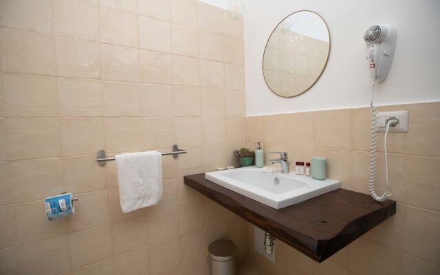 Abstract Apartment M84
