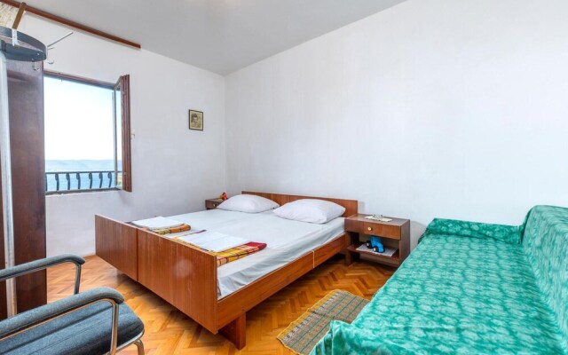 Stunning Apartment in Marusici With 2 Bedrooms and Wifi