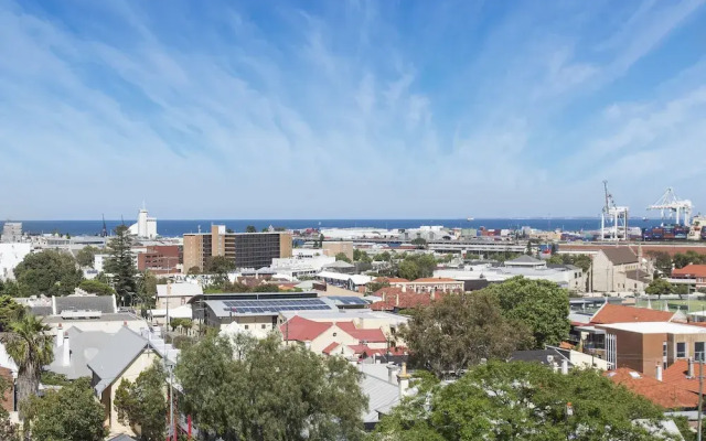 Studio 412 - ocean and sunset views on a budget