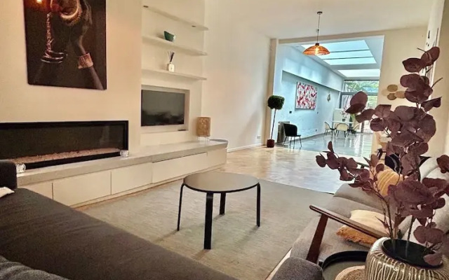 Villa Anvers 4 BDR Parking