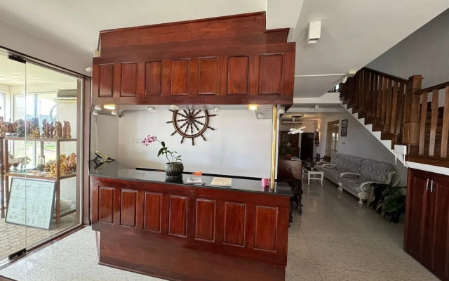 Scarlet White Resort