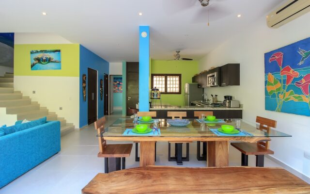 Family Home with Ocean View by Olahola