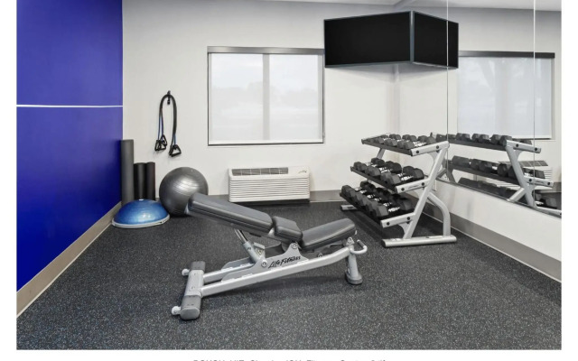 Holiday Inn Express Cleveland Airport - Brookpark by IHG