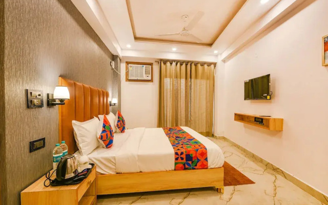 Fabhotel Tree House