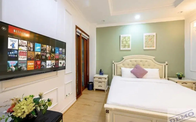 Luxe Paradise Suites Dich Vong Hau