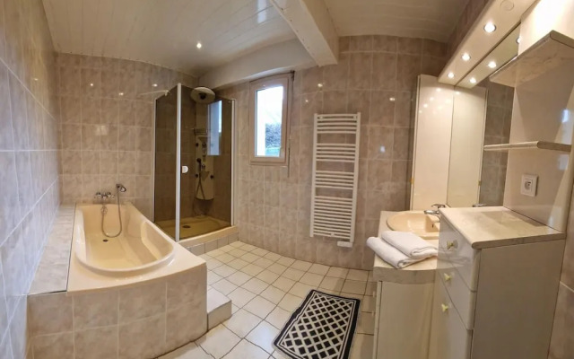 Beautiful Family Holiday Home in Diben, Plougasnou