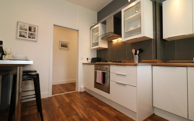 Railway Cottage - Maryhill