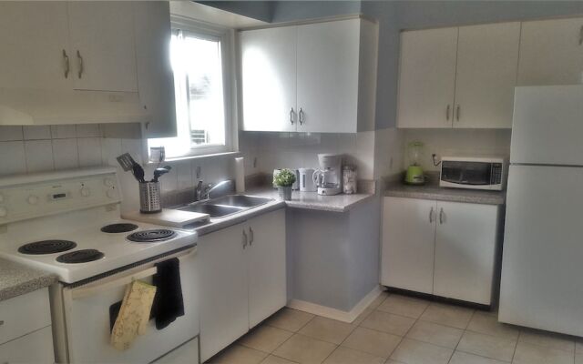 Lavish Suites - 4 Bedroom Guesthouse