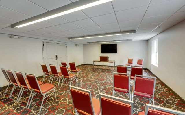 The Crossroads Hotel, Newburgh