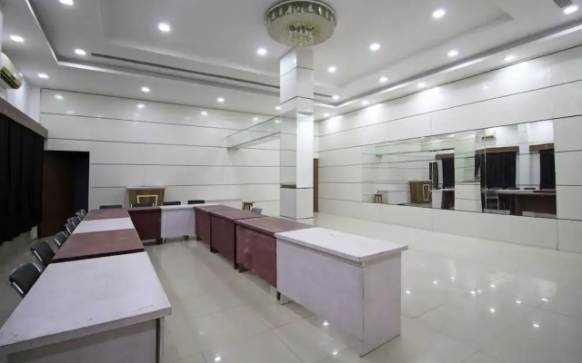 OYO 7524 Hotel Grand Celebration