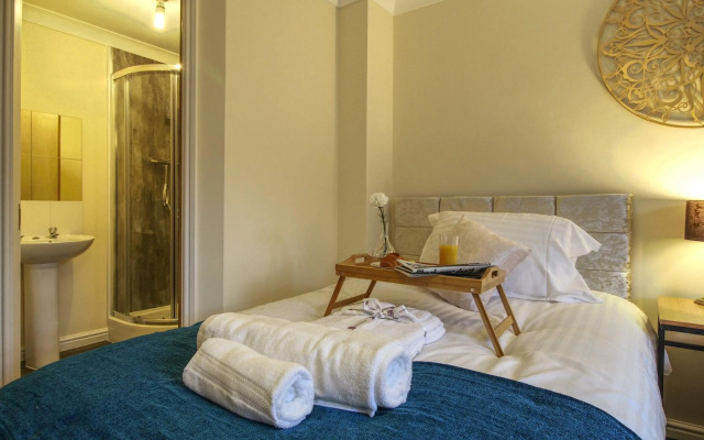 Sunnydale Serviced Apartments - Central location, with allocated parking