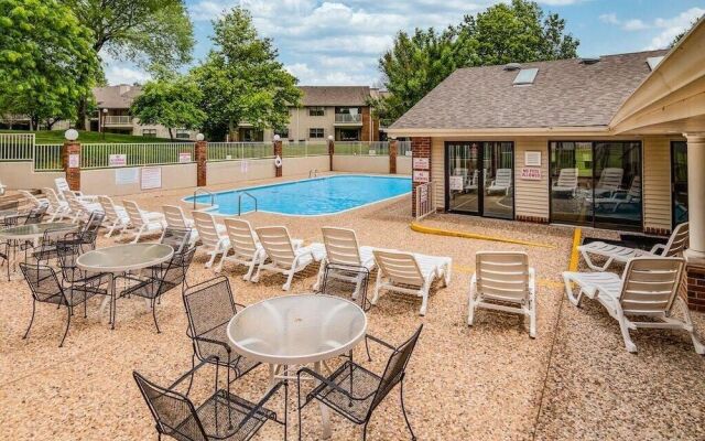 Makin' Memories - Community Pool