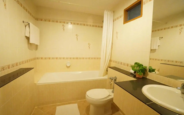 The Country Lake View Hotel