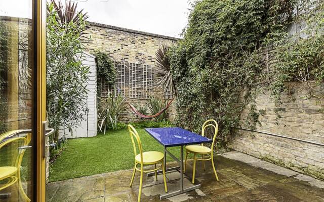 Hackney - Victoria Park: Generous 2 Bed Terrace