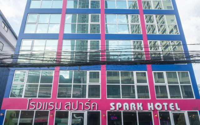 Spark Hotel Sukumvit 16 (SHA Extra Plus)