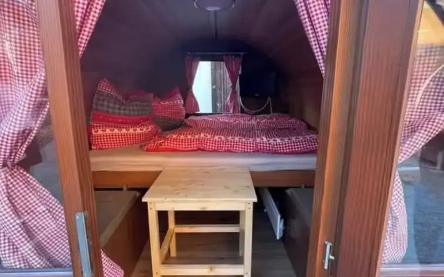 Schlafen im Weinfass