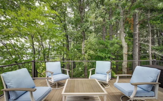 Nisswa Lake Getaway w/ Hot Tub + Kayaks!