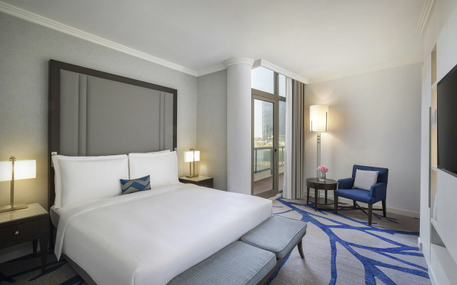 Beach Rotana Hotel - Image 2