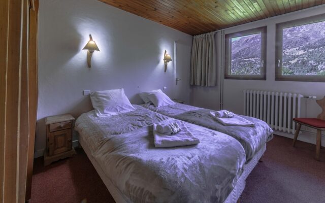 Authentic Chalet Méribel Village Close to the slopes