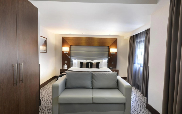 Отель The Cura Kensington