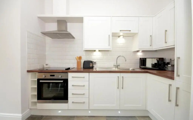 Apartment 4 The Keyes- Stunning & Stylish Apartment With Free Parking