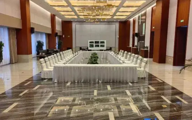 Yatai Conference Center Hotel
