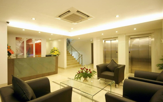 OYO Premium Deccan Apte Road