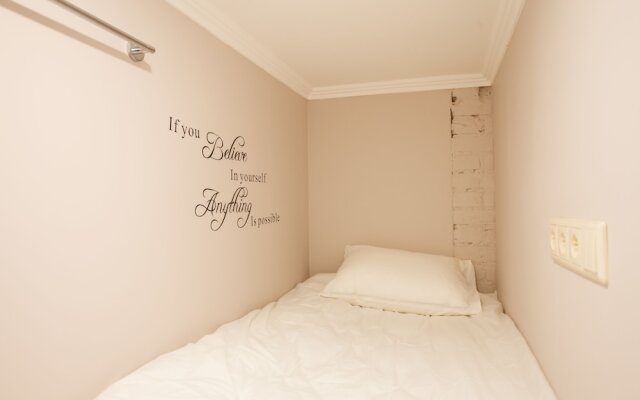 Capsule Hotel InterQUBE Chistye Prudy