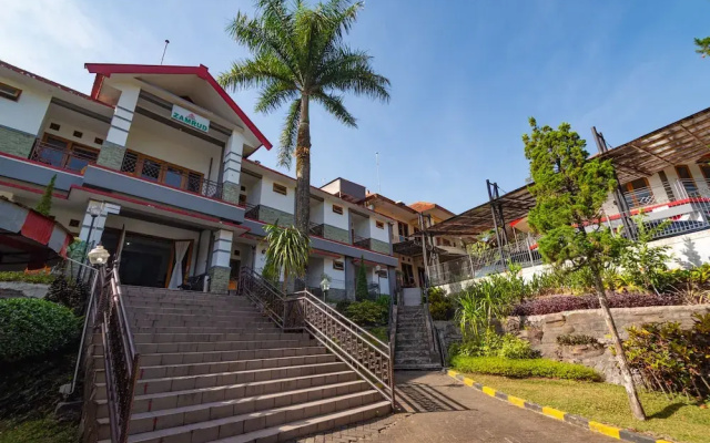 Sinergi Hotel Tretes by OYO Rooms