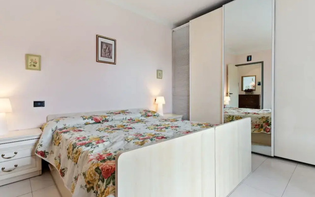 Vibrant Holiday Home in Lazise with Swimming Pool near Lake
