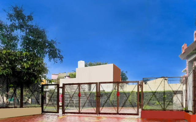 OYO 27960 Hotel Divya Sai Palace