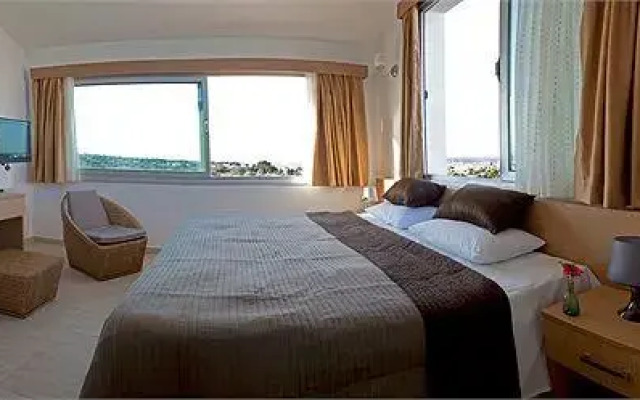 Fairmont Holiday Village