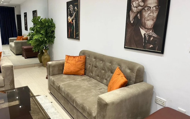 Hod Apartments   Gra