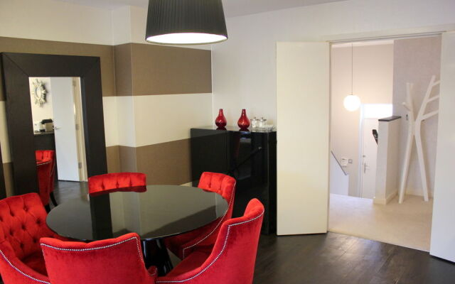 The Luxurious Suite (Peymans)