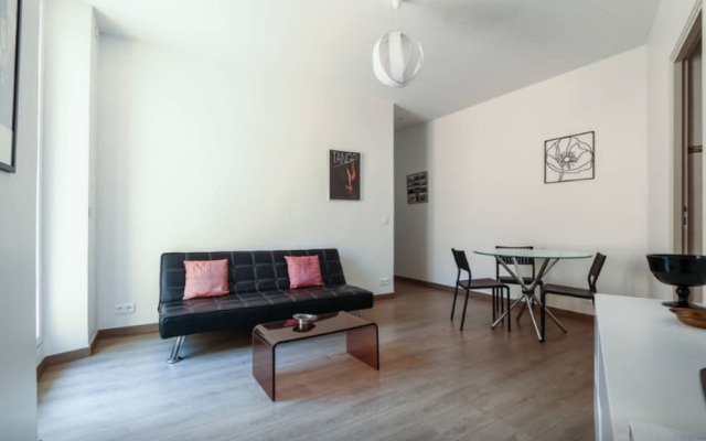 Sunny and Modern 1 Bedroom with Balcony